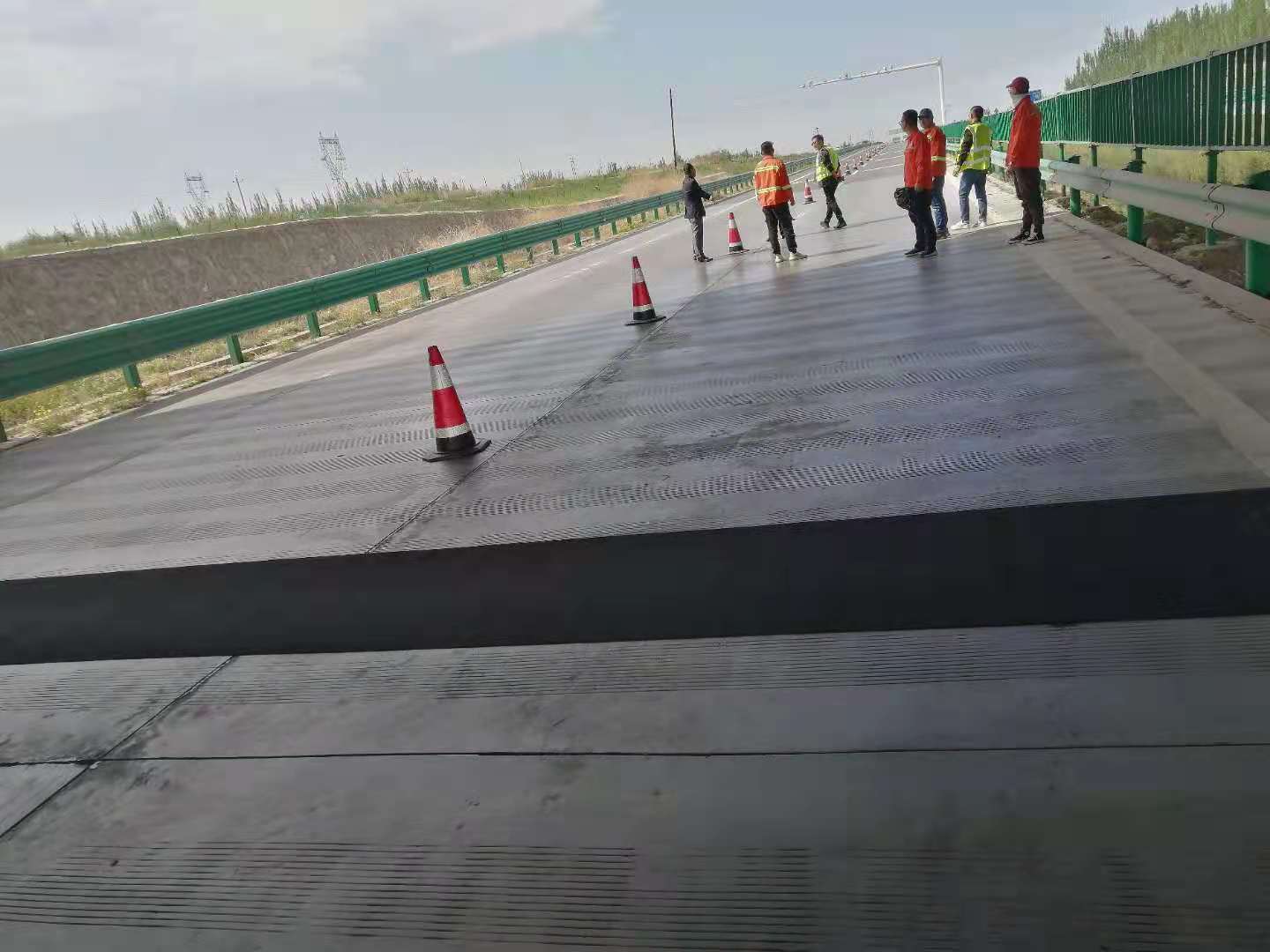 嘉格網裂貼，高效率、高質量修補路面網裂龜裂